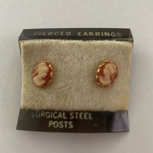 Cameo pierced earrings